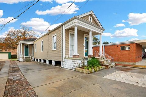 Photo of 720 Lafayette Street St, Gretna, LA 70053 (MLS # NO2542793)