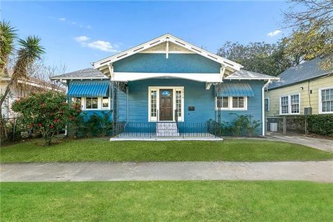 Photo of 7916 Panola Street St, New Orleans, LA 70118 (MLS # NO2547420)