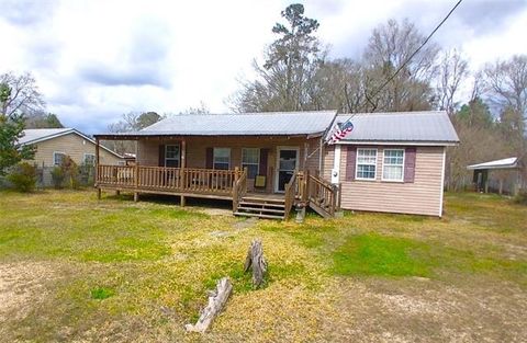 Photo of 1135 W 8th Street, Bogalusa, LA 70427 (MLS # NO2543529)