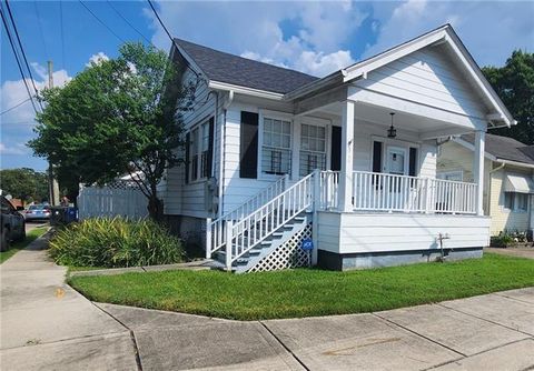 Photo of 7 Melodia Court Ct, New Orleans, LA 70125 (MLS # NO2560497)