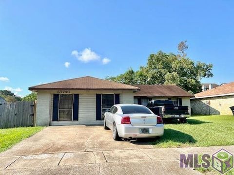 Photo of 13760 Chalmette Ave Ave, Baton Rouge, LA 70810 (MLS # BR2026008125)