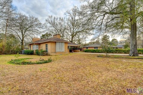 Photo of 9076 Wynnewood St St, Baton Rouge, LA 70815 (MLS # BR2026004451)