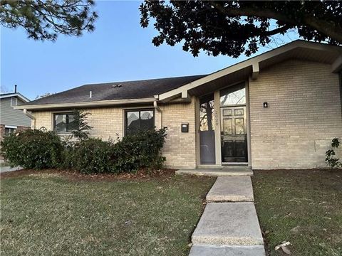 Photo of 2020 Mediamolle Drive Dr, New Orleans, LA 70114 (MLS # NO2543226)