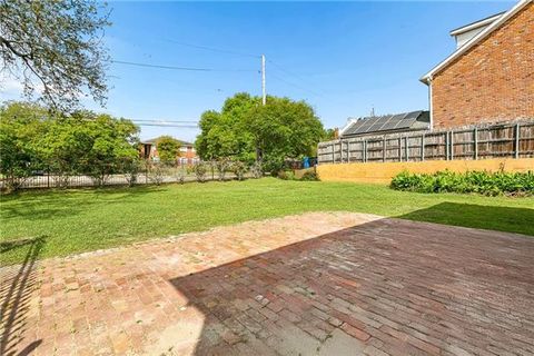 Photo of 2401 New York Street St, New Orleans, LA 70122 (MLS # NO2552371)