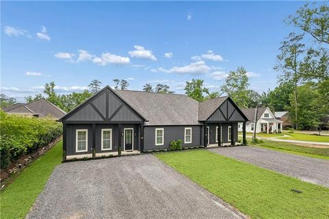 Photo of 715 W 18th Avenue Ave, Covington, LA 70433 (MLS # NO2554601)