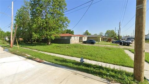 Photo of 2400 Dubreuil Street St, New Orleans, LA 70117 (MLS # NO2548073)