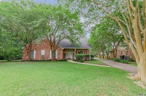 Photo of 10620 Old Lodge Ct CT, Baton Rouge, LA 70817 (MLS # BR2026008755)