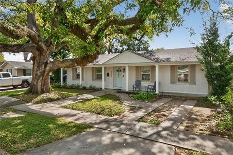 Photo of 6720 W Magnolia Boulevard Blvd, Harahan, LA 70123 (MLS # NO2551605)