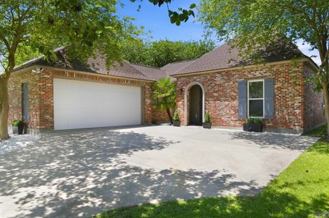 Photo of 10529 Springpark Ave Ave, Baton Rouge, LA 70810 (MLS # BR2026008870)