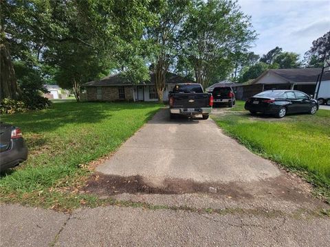 Photo of 8848 Timber Drive DR, Denham Springs, LA 70726 (MLS # NO2557289)
