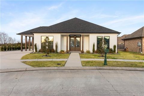Photo of 120 Monarch Cove, Luling, LA 70070 (MLS # NO2558309)