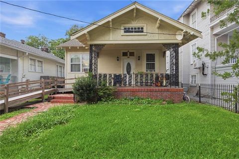 Photo of 2032 Robert Street St, New Orleans, LA 70115 (MLS # NO2560557)