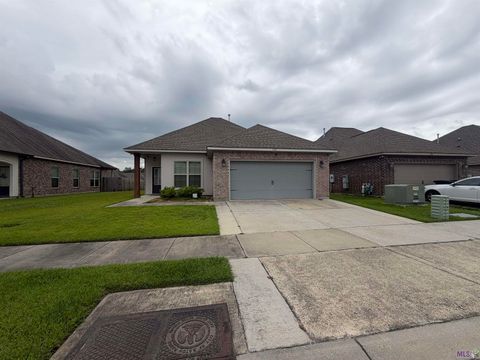 Photo of 1122 Gentle Wind Dr Dr, Baton Rouge, LA 70820 (MLS # BR2026008792)