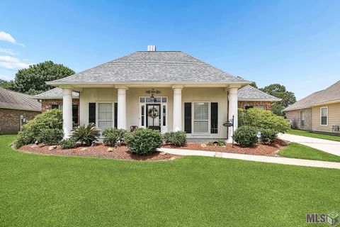 Photo of 15172 Bluffwood Cir CIR, Prairieville, LA 70769 (MLS # BR2026009477)