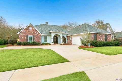 Photo of 17988 Shadow Creek Ave Ave, Baton Rouge, LA 70816 (MLS # BR2026003671)