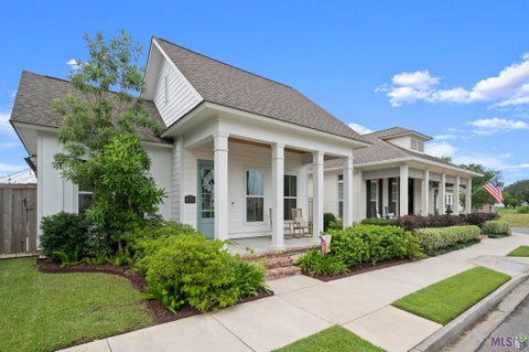 Photo of 387 Bellecrest Ave Ave, Gonzales, LA 70737 (MLS # BR2026011618)