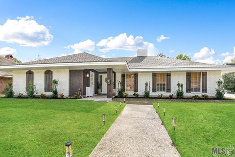 Photo of 8964 Bayside Ave Ave, Baton Rouge, LA 70806 (MLS # BR2026008850)