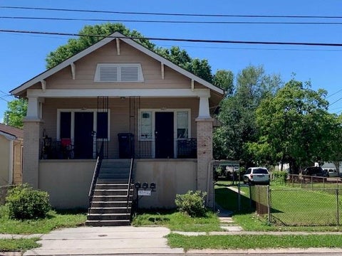 Photo of 805-07 Whitney Avenue Ave, New Orleans, LA 70114 (MLS # NO2568399)