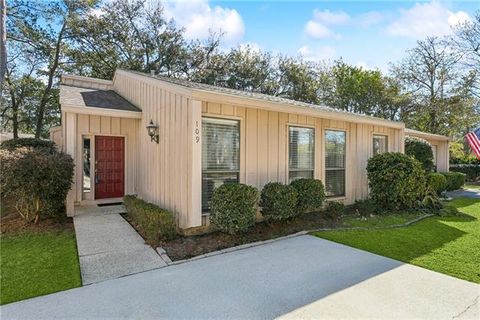 Photo of 109 W Brighton Court Ct #109, Mandeville, LA 70471 (MLS # NO2542353)
