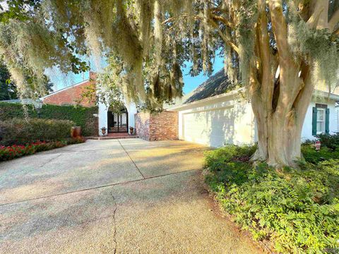 Photo of 1342 Applewood Rd Rd, Baton Rouge, LA 70808 (MLS # BR2025015263)