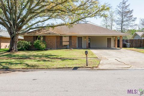 Photo of 9853 Hawthorne Dr Dr, Baton Rouge, LA 70809 (MLS # BR2026008574)