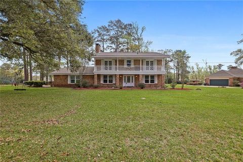 Photo of 220 Tchefuncte Drive Dr, Covington, LA 70433 (MLS # NO2548418)