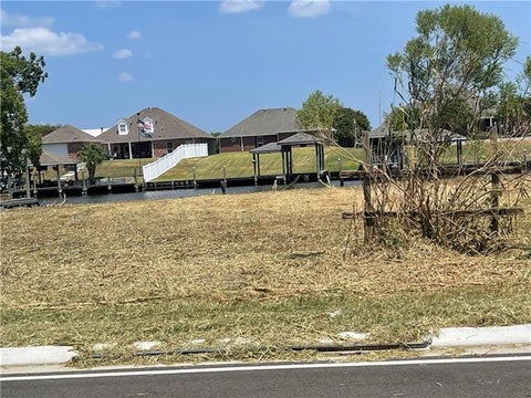 Photo of 190 Lakeview Drive Dr, Slidell, LA 70458 (MLS # NO2573908)