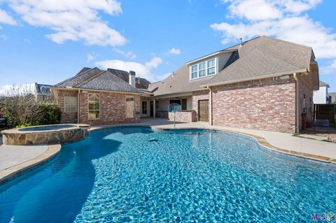 Photo of 1621 Gleneagles Bend Bnd, Zachary, LA 70791 (MLS # BR2026006041)