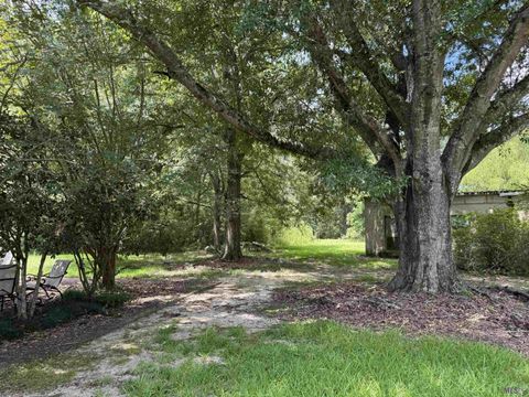 Photo of 2553 Lirocchi Dr DR, Baton Rouge, LA 70816 (MLS # BR2026012498)