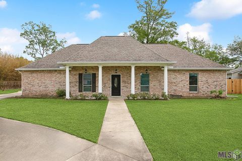 Photo of 16025 Parkside Ct Ct, Saint George, LA 70817 (MLS # BR2026002338)