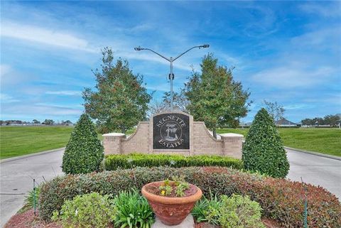 Photo of 172 Mallard Drive, Westwego, LA 70094 (MLS # NO2551728)