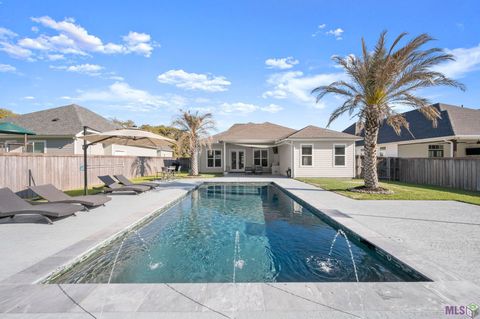 Photo of 12696 Solemn Oaks Ave Ave, Baton Rouge, LA 70818 (MLS # BR2026005098)