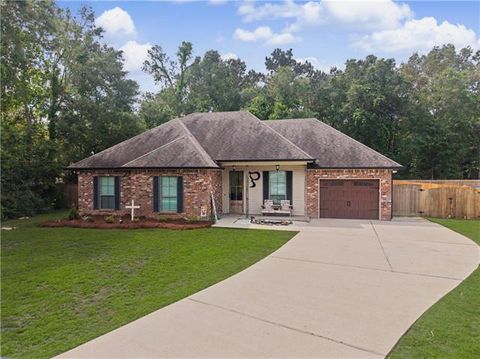 Photo of 17 Alice Street St, Madisonville, LA 70447 (MLS # NO2554790)