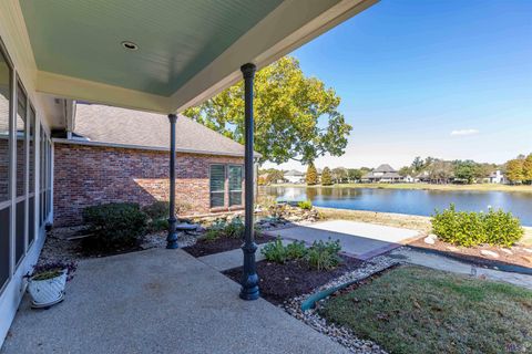 Photo of 37294 Lakeshore Ave Ave, Prairieville, LA 70769 (MLS # BR2025021054)