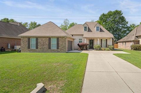 Photo of 1409 Dominic Drive Dr, Covington, LA 70435 (MLS # NO2551956)