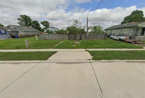 Photo of 405 Warrington Drive Dr, New Orleans, LA 70122 (MLS # NO2572572)