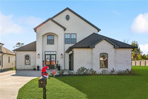 Photo of 504 Belle Ormond Circle, Destrehan, LA 70047 (MLS # NO2532673)
