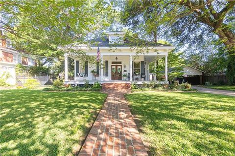Photo of 1820 White Street St, Alexandria, LA 71301 (MLS # CN2557796)