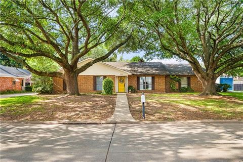 Photo of 804 Terra Avenue Ave, Alexandria, LA 71303 (MLS # CN2553560)