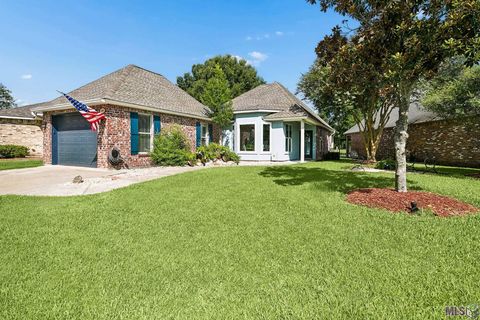 Photo of 6009 Courtyard Dr Dr, Gonzales, LA 70737 (MLS # BR2026012331)