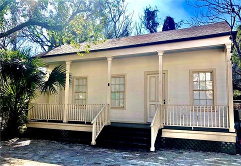 Photo of 940 Felicity Street St #1C, New Orleans, LA 70130 (MLS # NO2560274)