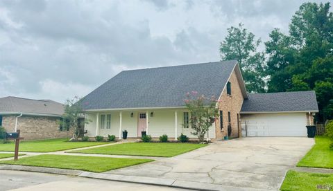Photo of 107 Brinwood Drive Dr, Houma, LA 70360 (MLS # BY2026011192)