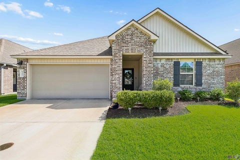 Photo of 8368 Rosemary Ave Ave, Denham Springs, LA 70726 (MLS # BR2026015580)