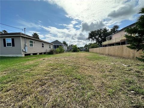 Photo of 6017 Warrington Drive Dr, New Orleans, LA 70122 (MLS # NO2547241)
