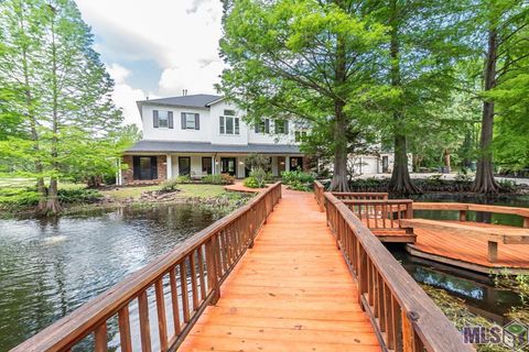 Photo of 13147 Deerpath Way Way, Baton Rouge, LA 70816 (MLS # BR2026007527)