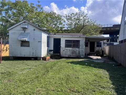 Photo of 5886 Old Gentilly Road Rd, New Orleans, LA 70126 (MLS # NO2550051)
