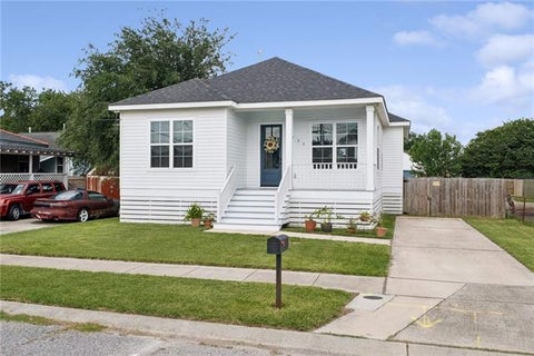 Photo of 6125 Eads Street St, New Orleans, LA 70122 (MLS # NO2564356)