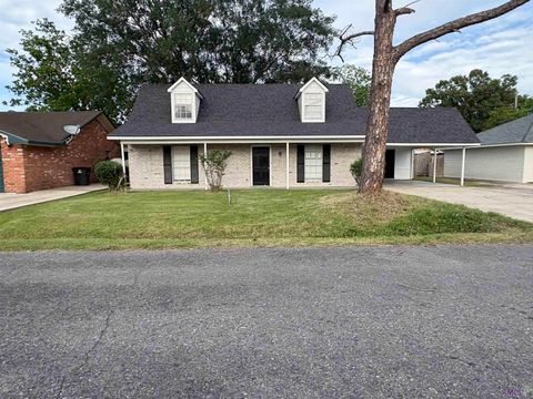 Photo of 251 Myrtle Grove Dr Dr, Donaldsonville, LA 70346 (MLS # BR2026007512)