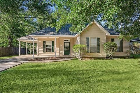 Photo of 1 Hickory Drive Dr, Covington, LA 70433 (MLS # NO2557524)