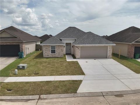 Photo of 4412 Park Shore Drive Dr, Marrero, LA 70072 (MLS # NO2554156)